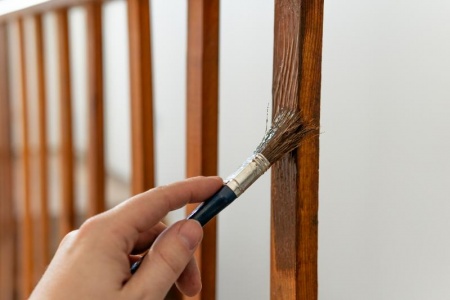 Transformer votre escalier béton avec un revêtement bois, guide pratique et conseils