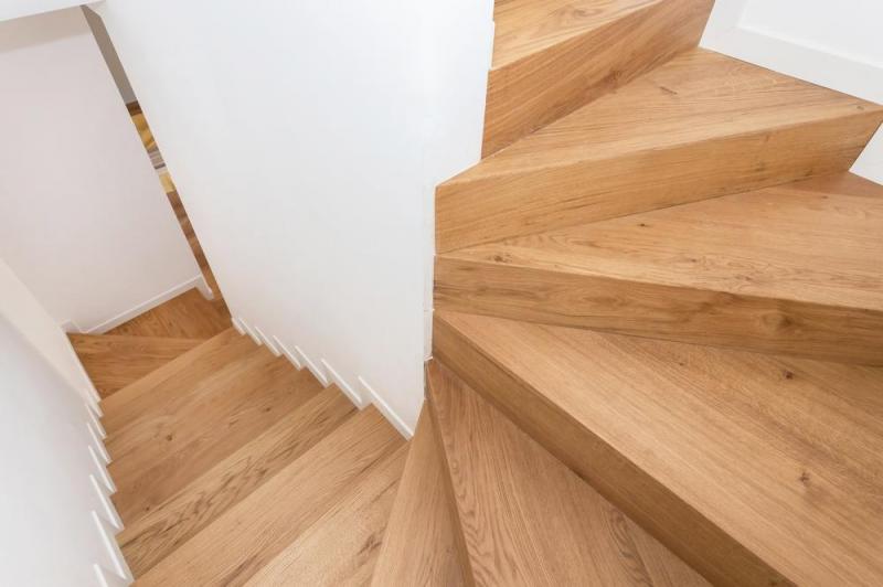 Balustrade en bois sur mesure, alliance parfaite entre tradition et modernit&eacute;