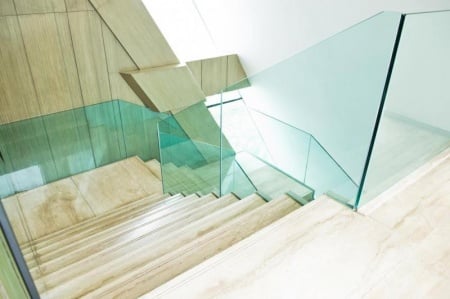 Pourquoi opter pour un escalier en ch&ecirc;ne dans votre habitation ?