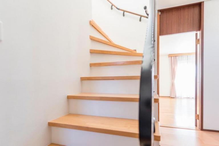Comment assurer une pose d'escaliers durable et sécurisée ?