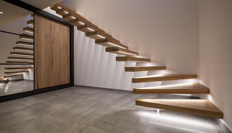 Pourquoi choisir des escaliers en bois sur mesure à Mulhouse, Colmar et Altkirch ?