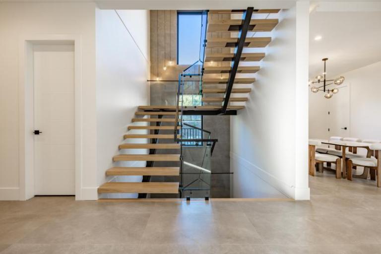 Comment choisir votre escalier en bois sur mesure pour valoriser votre intérieur ?